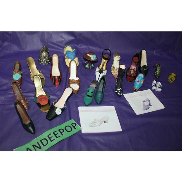 22 Piece Nostalgia And Other Miniature Shoe Figurines Dress Form And Hat - Picture 2 of 11